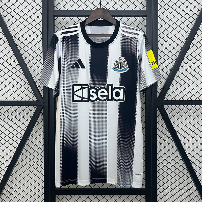 CAMISA NEWCASTLE - CASA/ HOME - TORCEDOR - 25/ 26