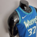 CAMISA MINNESOTA TIMBERWOLVES - AZUL COM NIKE BRILHANTE - CITY EDITION 75TH ANNIVERSARY - 2022
