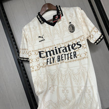 Carregar imagem no visualizador da galeria, CAMISA MILAN - ESPECIAL EDITION - TORCEDOR - 24/25
