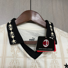 Carregar imagem no visualizador da galeria, CAMISA MILAN - ESPECIAL EDITION - TORCEDOR - 24/25
