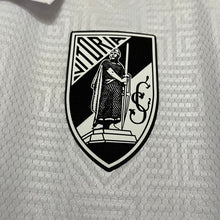 Carregar imagem no visualizador da galeria, CAMISA VITÓRIA GUIMARÃES - FORA/ AWAY - TORCEDOR - 24/25
