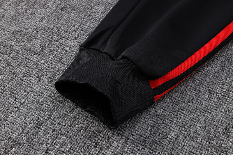 KIT PASSEIO COM CAPUZ - MANCHESTER UNITED - PRETO E VERMELHO