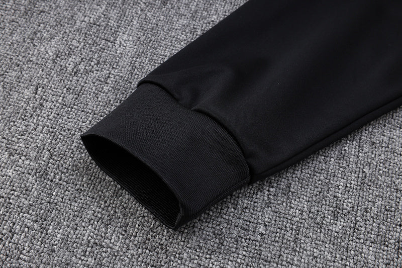 KIT PASSEIO COM CAPUZ - BAYERN DE MUNIQUE - PRETO E VERMELHO