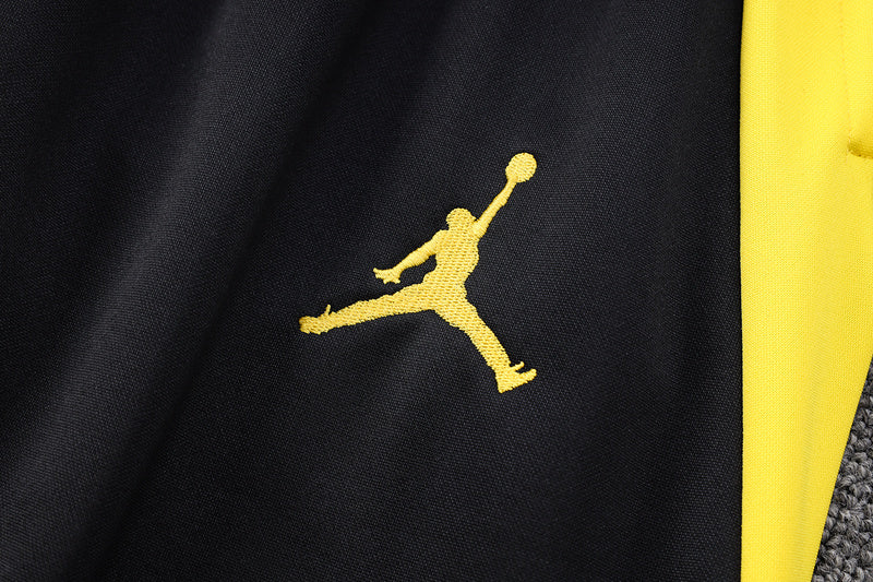 KIT PASSEIO COM CAPUZ - PARIS SAINT GERMAIN (PSG) - BRANCO, PRETO E AMARELO