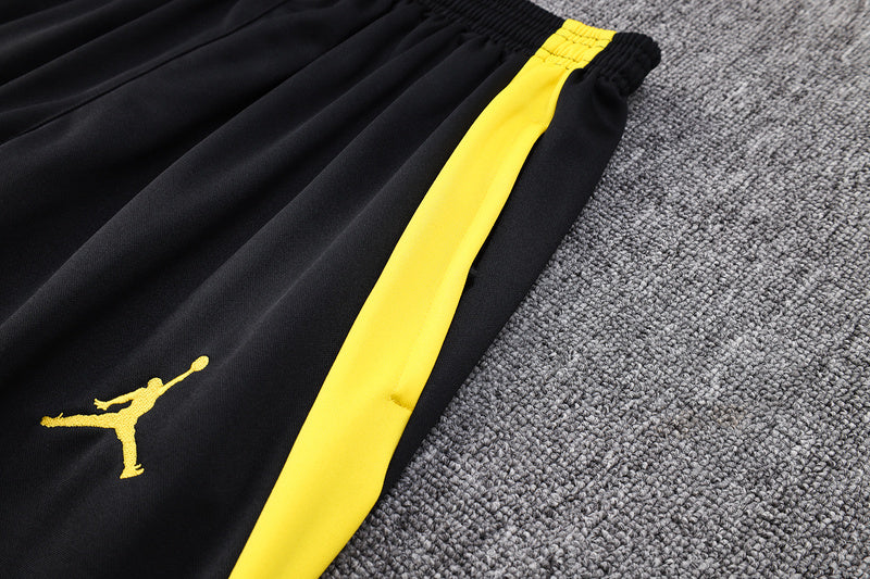 KIT PASSEIO COM CAPUZ - PARIS SAINT GERMAIN (PSG) - BRANCO, PRETO E AMARELO