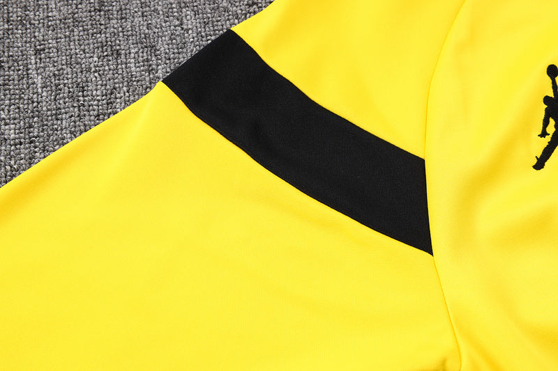 KIT PASSEIO COM CAPUZ - PARIS SAINT GERMAIN (PSG) - AMARELO E PRETO