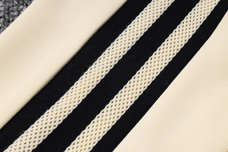 KIT PASSEIO COM CAPUZ - MANCHESTER UNITED - BRANCO E PRETO