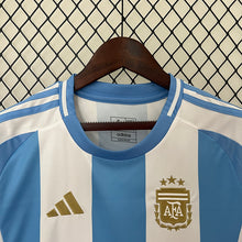 Carregar imagem no visualizador da galeria, CAMISA ARGENTINA - CASA/ HOME - TORCEDOR - 24/25
