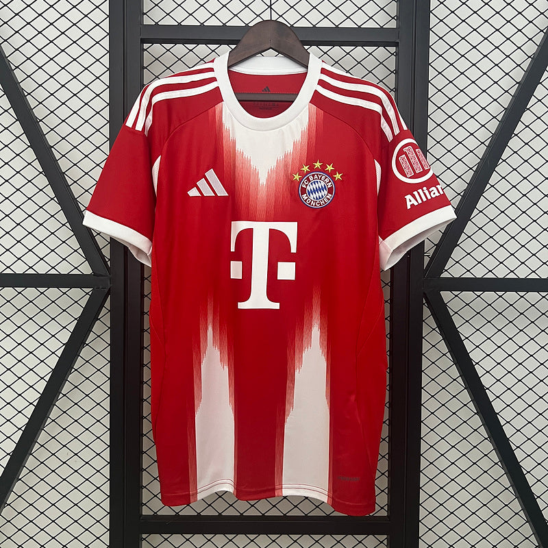 CAMISA BAYERN DE MUNIQUE - CASA/ HOME - TORCEDOR - 25/ 26