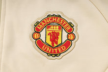 Carregar imagem no visualizador da galeria, KIT PASSEIO COM CAPUZ - MANCHESTER UNITED - BRANCO E PRETO
