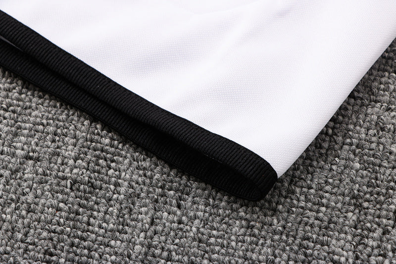 KIT PASSEIO COM CAPUZ - PARIS SAINT GERMAIN (PSG) - BRANCO E PRETO