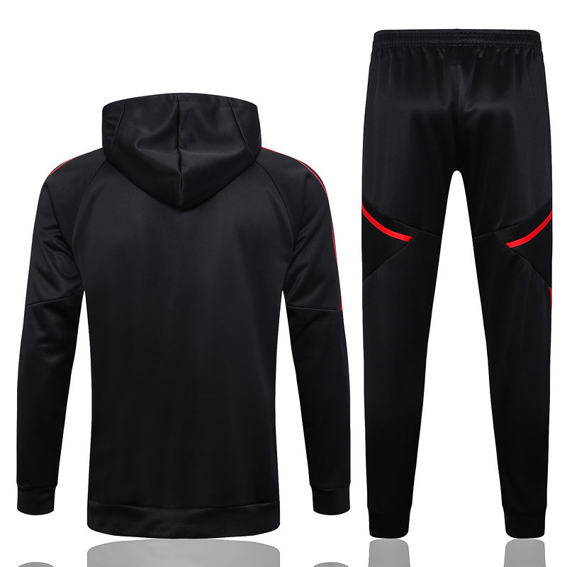 KIT PASSEIO COM CAPUZ - BAYERN DE MUNIQUE - PRETO E VERMELHO