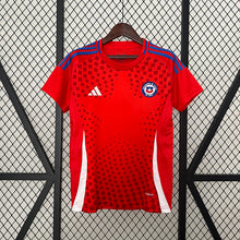 Carregar imagem no visualizador da galeria, CAMISA CHILE - CASA/HOME - TORCEDOR - 24/25
