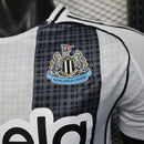 CAMISA NEWCASTLE- CASA/ HOME - JOGADOR - 25/ 26