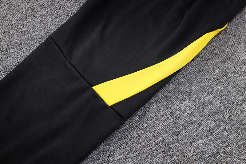 KIT PASSEIO COM CAPUZ - PARIS SAINT GERMAIN (PSG) - BRANCO, PRETO E AMARELO