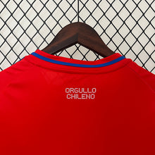 Carregar imagem no visualizador da galeria, CAMISA CHILE - CASA/HOME - TORCEDOR - 24/25
