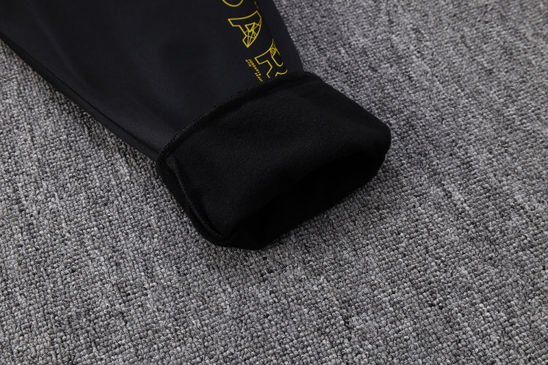 KIT PASSEIO COM CAPUZ - PARIS SAINT GERMAIN (PSG) - BRANCO, PRETO E AMARELO