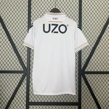 Carregar imagem no visualizador da galeria, CAMISA VITÓRIA GUIMARAES - CASA/ HOME - 24/25
