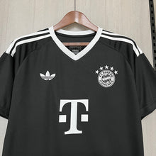 Carregar imagem no visualizador da galeria, CAMISA BAYERN DE MUNIQUE - BLACK - TORCEDOR - 24/25
