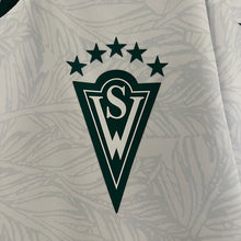 Carregar imagem no visualizador da galeria, CAMISA SANTIAGO WANDERS - FORA/ AWAY - 24/25
