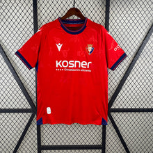 Carregar imagem no visualizador da galeria, CAMISA OSASUNA - CASA/ HOME - 24/25
