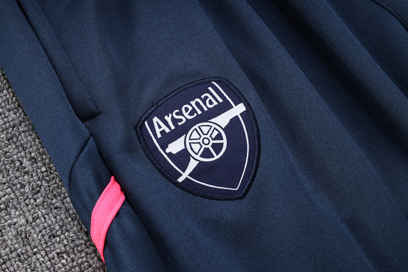 KIT PASSEIO COM CAPUZ - ARSENAL - BRANCO E AZUL ESCURO