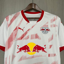 Carregar imagem no visualizador da galeria, CAMISA RB LEIPZIG - CASA/HOME - TORCEDOR - 24/25
