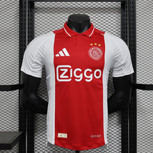 Carregar imagem no visualizador da galeria, CAMISA AJAX - CASA/ HOME - JOGADOR - 24/25
