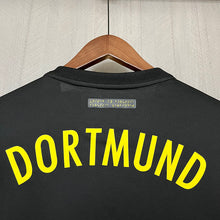 Carregar imagem no visualizador da galeria, CAMISA BORUSSIA DORTMUND - FORA/ AWAY - TORCEDOR - 24/ 25
