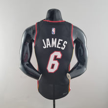 Carregar imagem no visualizador da galeria, CAMISA MIAMI HEAT - ICON EDITION 75TH ANNIVERSARY - NIKE BRILHANTE - PRETA - 2021/ 2022
