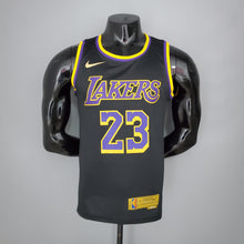 Carregar imagem no visualizador da galeria, CAMISA LOS ANGELES LAKERS - EDIÇÃO BÔNUS PRETO - #23 JAMES
