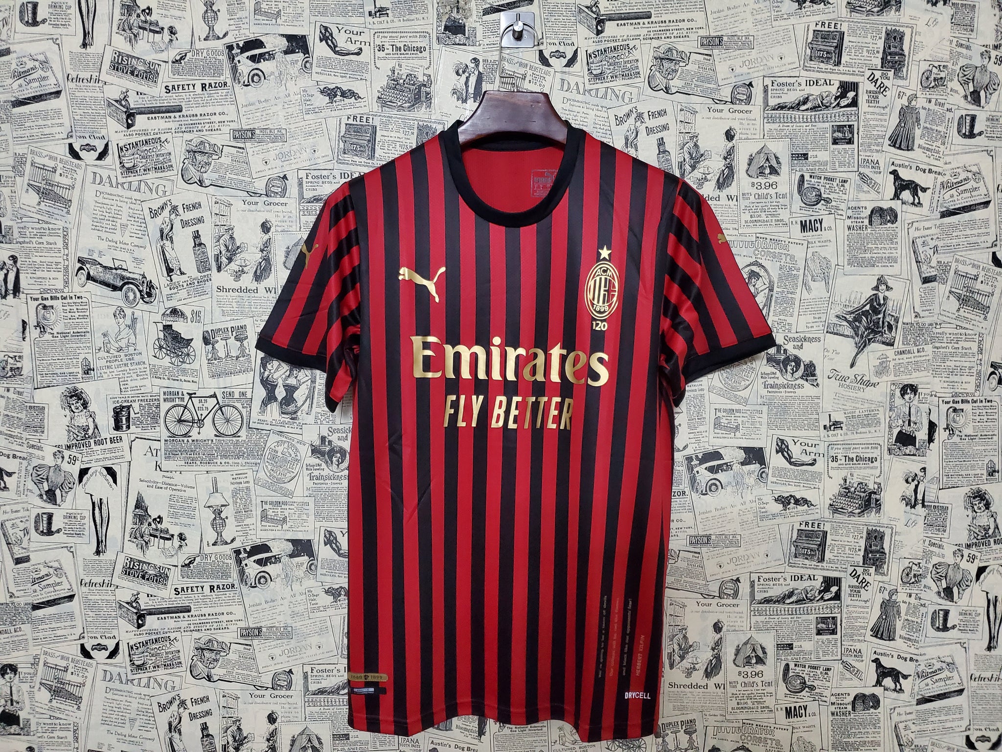 AC Milan consulta torcedores na criação de camisa dos 125 anos