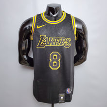 Carregar imagem no visualizador da galeria, CAMISA LOS ANGELES LAKERS - BLACK MAMBA - KOBE BRYANT FRENTE #8 E COSTAS #24
