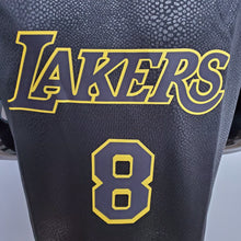 Carregar imagem no visualizador da galeria, CAMISA LOS ANGELES LAKERS - BLACK MAMBA - KOBE BRYANT FRENTE #8 E COSTAS #24
