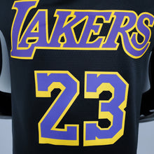 Carregar imagem no visualizador da galeria, CAMISA LOS ANGELES LAKERS - EDIÇÃO BÔNUS PRETO - #23 JAMES
