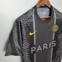 Carregar imagem no visualizador da galeria, CAMISA PARIS SAINT GERMAIN (PSG) - TREINO/TRAINING - PRETA E CINZA - TORCEDOR - 20/21
