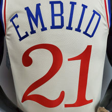 Carregar imagem no visualizador da galeria, CAMISA PHILADELPHIA 76ERS - BRANCA - #21 EMBIID
