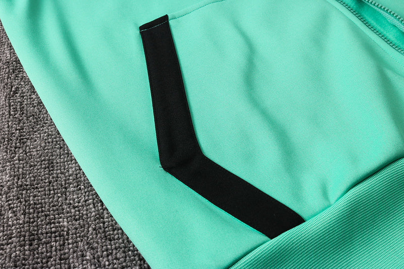 KIT PASSEIO COM CAPUZ - LIVERPOOL - VERDE, BRANCO, E VERMELHO