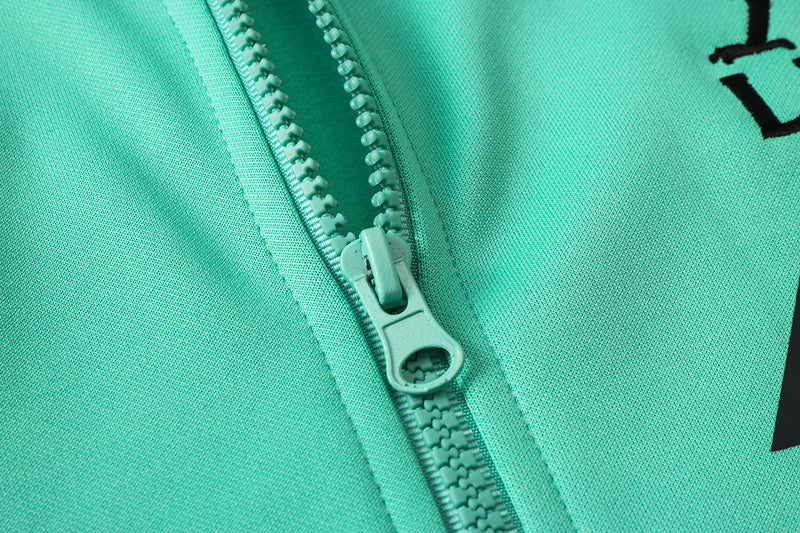 KIT PASSEIO COM CAPUZ - LIVERPOOL - VERDE, BRANCO, E VERMELHO