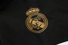 Carregar imagem no visualizador da galeria, KIT PASSEIO COM CAPUZ - REAL MADRID - PRETO, BRANCO E DOURADO
