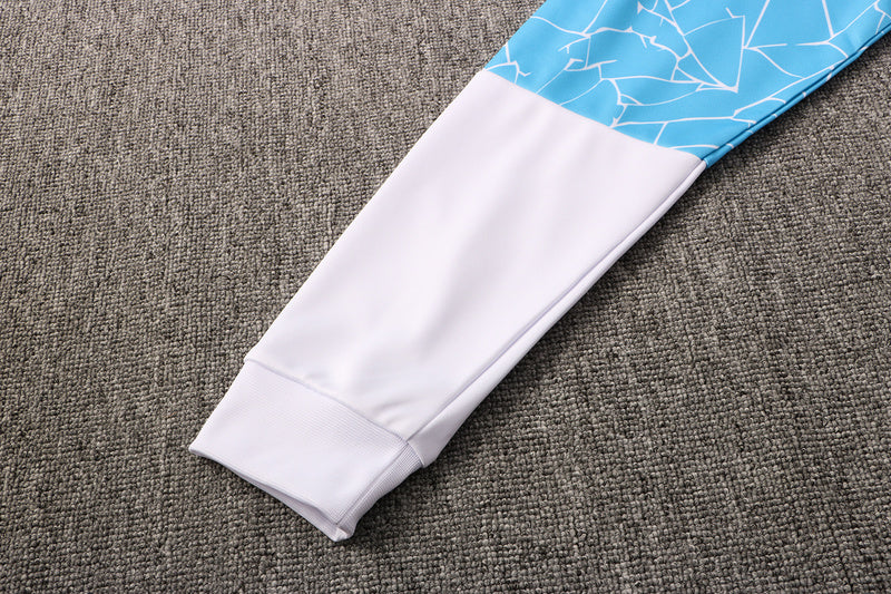 KIT PASSEIO COM CAPUZ - MANCHESTER CITY - BRANCO E AZUL BEBÊ