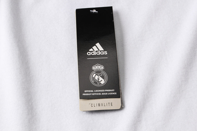 KIT PASSEIO COM CAPUZ - REAL MADRID - BRANCO, PRETO E DOURADO