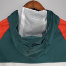 CORTA VENTO - LIVERPOOL - BRANCO, CINZA ESVERDEADO E VERMELHO