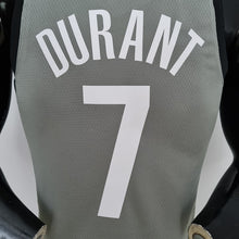 Carregar imagem no visualizador da galeria, CAMISA BROOKLYN NETS - ICON EDITION 75TH ANNIVERSARY - JORDAN BRILHANTE - CINZA - 2021/ 2022
