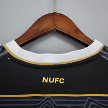 Carregar imagem no visualizador da galeria, CAMISA NEWCASTLE - FORA/ AWAY - TORCEDOR - 21/22
