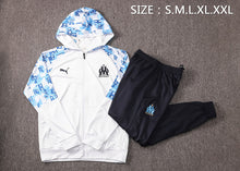 Carregar imagem no visualizador da galeria, KIT PASSEIO COM CAPUZ - OLYMPIQUE DE MARSEILLE - BRANCO E AZUL CLARO - CITY EDITION
