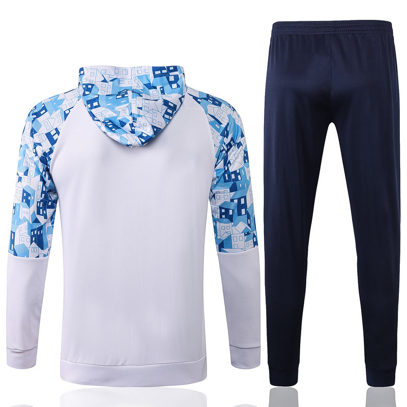 KIT PASSEIO COM CAPUZ - OLYMPIQUE DE MARSEILLE - BRANCO E AZUL CLARO - CITY EDITION
