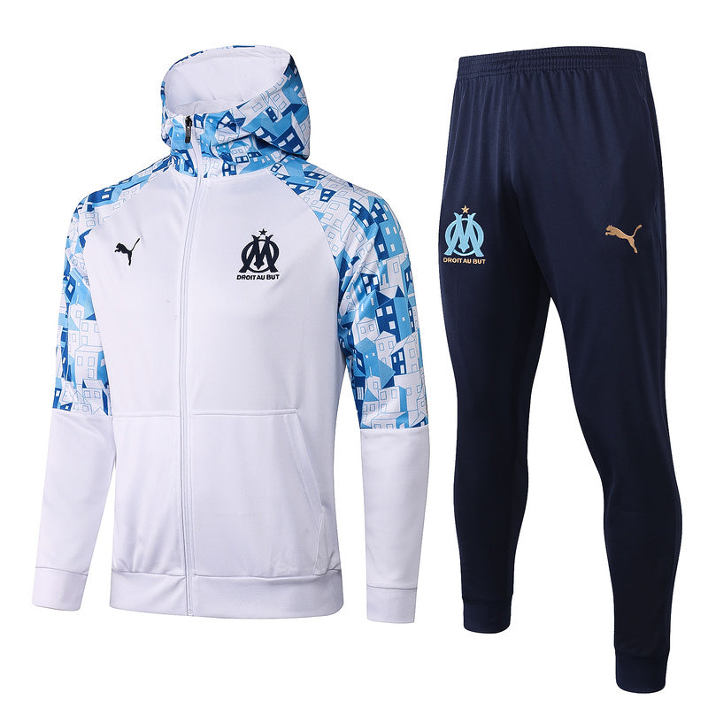 KIT PASSEIO COM CAPUZ - OLYMPIQUE DE MARSEILLE - BRANCO E AZUL CLARO - CITY EDITION