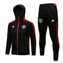 KIT PASSEIO COM CAPUZ - MANCHESTER UNITED - PRETO E VERMELHO
