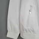 CORTA VENTO - LIVERPOOL - BRANCO, CINZA ESVERDEADO E VERMELHO